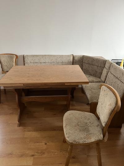 Rohová jídelní lavice, stůl, židle