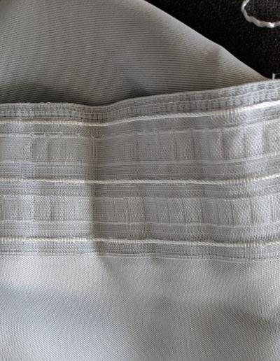 Ztmavující závěs světle šedý 2 ks