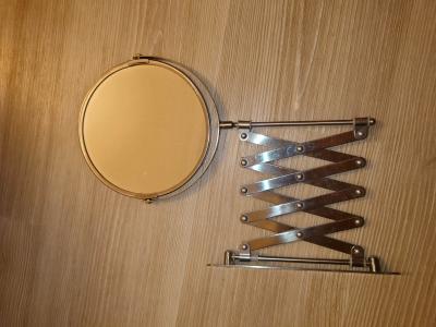 malé zrcátko z IKEA