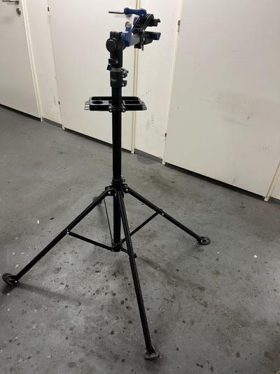 Montazni drzak na kolo z Lidlu