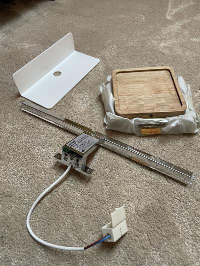 Nově světlo do koupelny a poličky