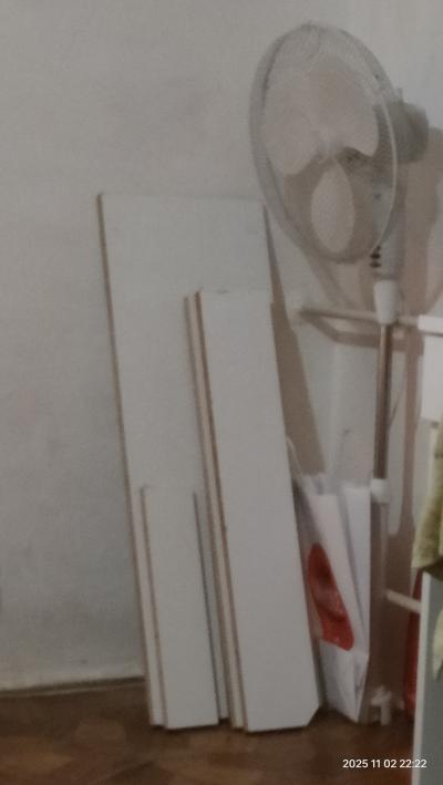 4 ks dřevotříska bílá na poličku, stolek