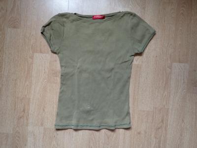 Zelené triko velikost S (38/40)