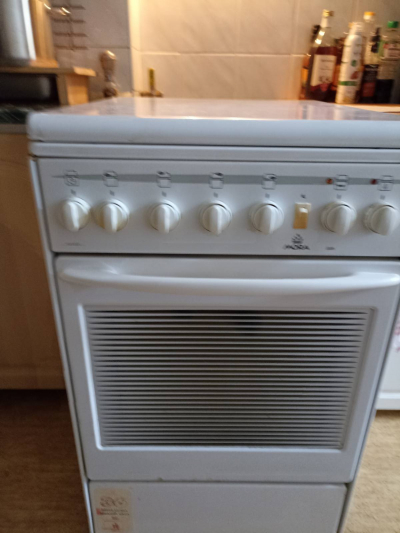 Plynový sporák s elektrickou troubou