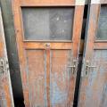 Dřevěné dveře k renovaci.