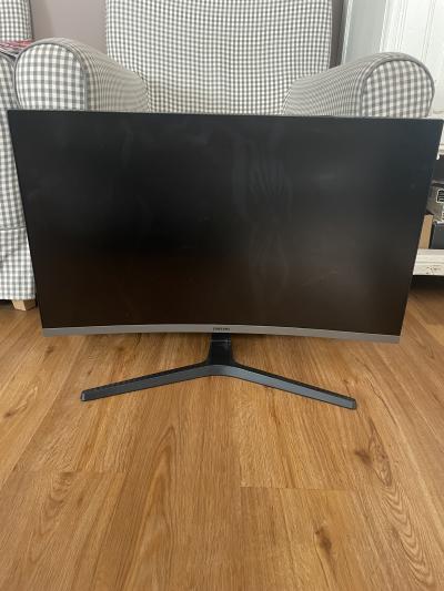 Prohnutý monitor na náhradní díly?