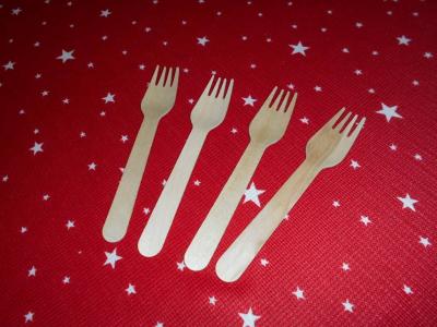 4 dřevěné vidličky nové,