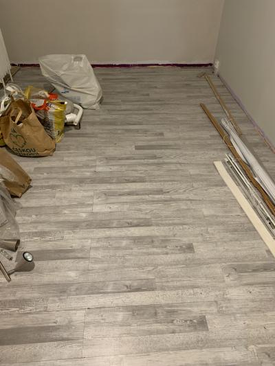 Laminátová podlaha cca 11m2