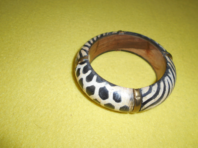 Dřevěný náramek