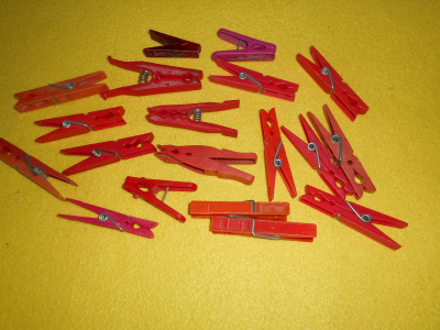 Kolíčky na prádlo červené