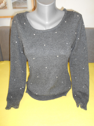 Svetr šedý s kamínky