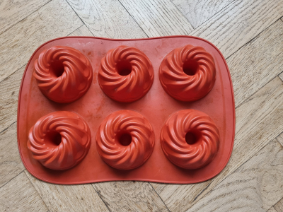 Cukrářské košíčky + silikonová forma na 6 bábovek