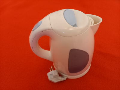 Rychlovarná konvice Hyundai 1,2 l