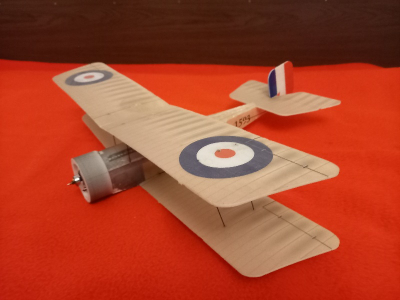 RC dvojplošník z depronu