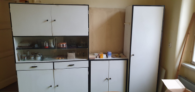 Starý kredenc + dvě skříňky