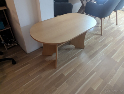 Konferenční stůl