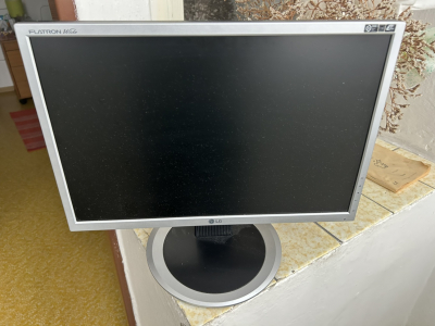 Stary monitor funkcni