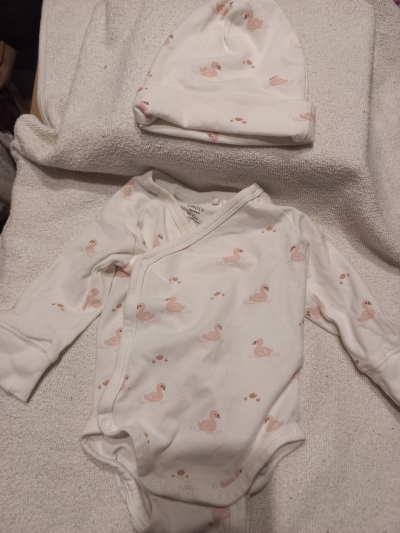 Body s čepičku vel.56