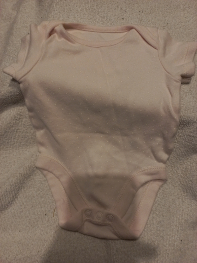 Body růžové s bílým puntikem