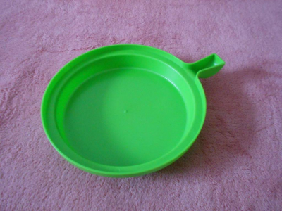 Zelený tácek/miska třeba pod květináč,