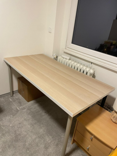 stůl IKEA