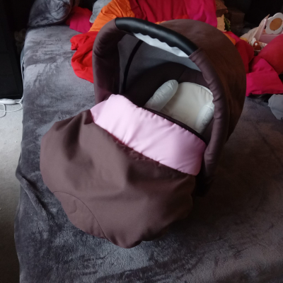 Autosedačka pro miminko