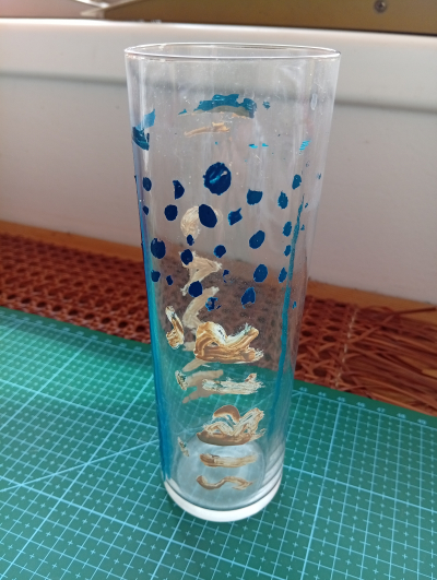 Vysoká úzká sklenice