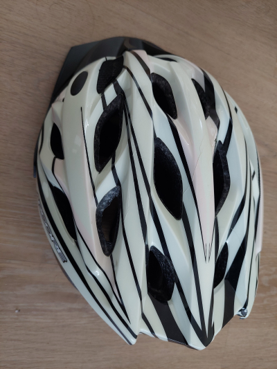 Dámská helma na kolo