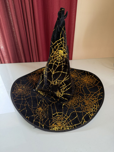 Halloweenský klobouk s pavouky