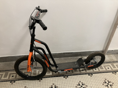 Street surfing kolobezka