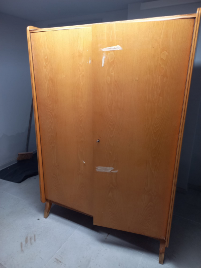 Skříň šatní Tatra, zánovní