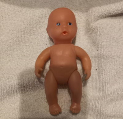 Panenka miminko hledá maminku