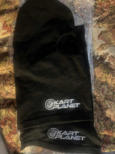 Dva návleky pod helmu na motorku