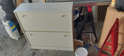 Mala komoda a botnik