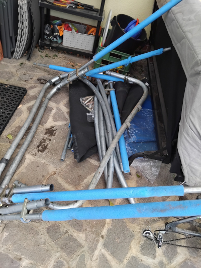 trampolina průměr 240cm bez sítě-je složená