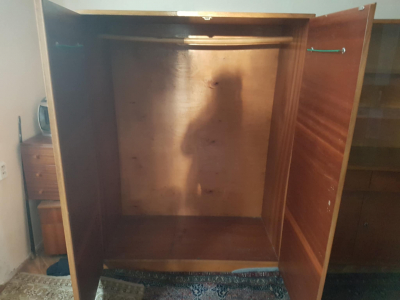 FUNKČNÍ , ZACHOVALÁ SKŘÍŇ