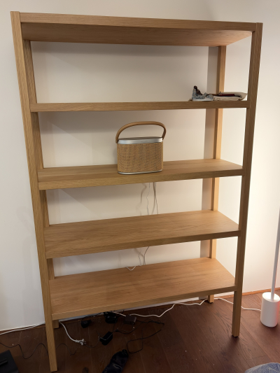 Daruji IKEA knihovnu / policovy dil