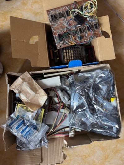 Daruji různé elektronické a počítačové komponenty