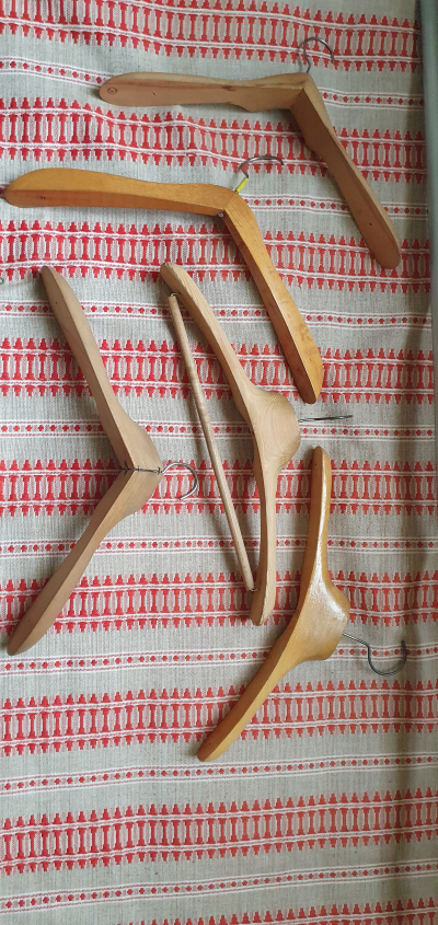 Dřevěná ramínka 5ks