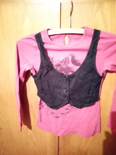 č tričko vpředu s vestičkou