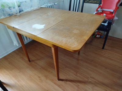 Starý rozkládací stůl 125x85 do 19. 11.