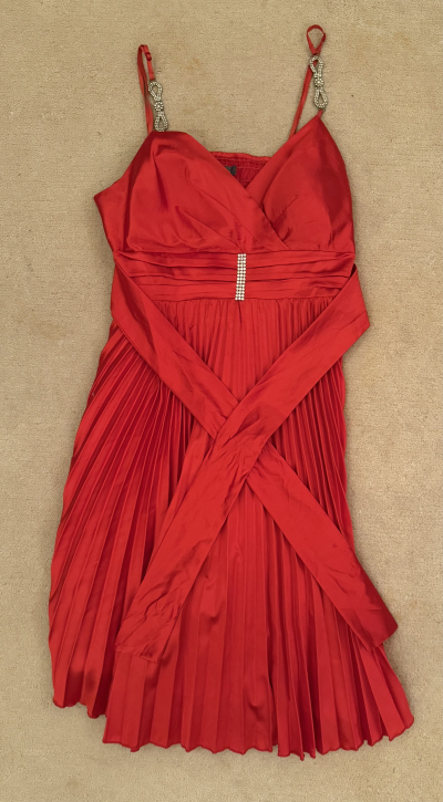 Nové elegantní šaty velikost M