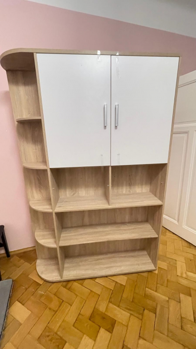 Daruji skříň cca 150*200 cm.