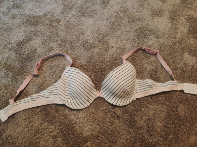 2 podprsenky (dívčí/dámské)