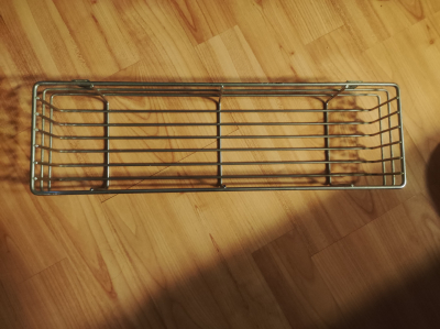 Kovová polička do koupelny