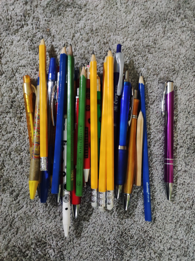 Mix tužek a propisek