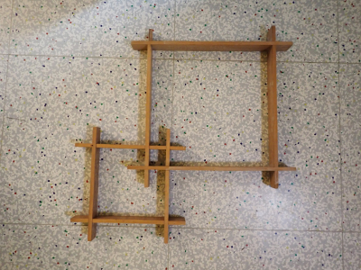 Dřevěná polička 75x75 cm