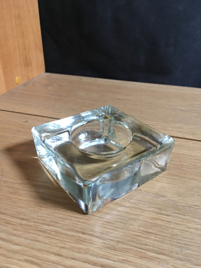 Skleněný svícínek na čajovou svíčku