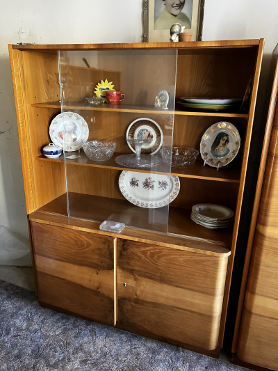 Skríň s vitrínou 140x120x44