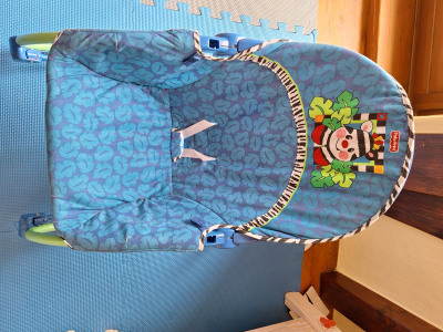 Houpací křesílko s hrazdičkou